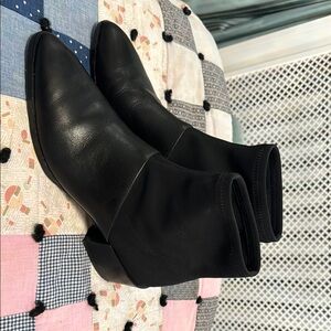 Elegant Donald Pliner Dideon Black Women's Boots